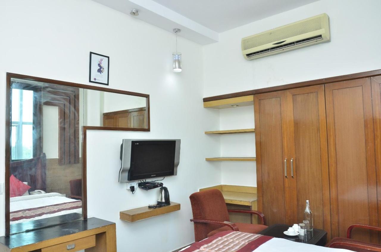 Ddr Hotel Residency Gurgaon Buitenkant foto
