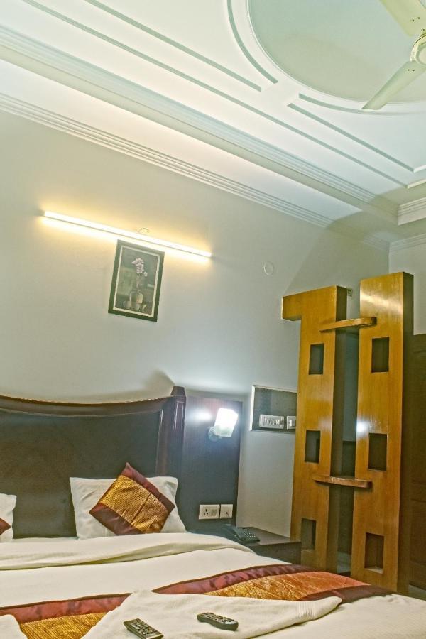 Ddr Hotel Residency Gurgaon Buitenkant foto