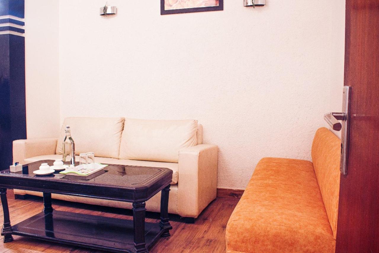 Ddr Hotel Residency Gurgaon Buitenkant foto